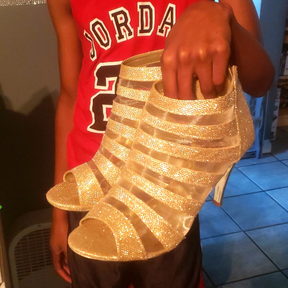 Size 14 Heel Without Box, only worn once.